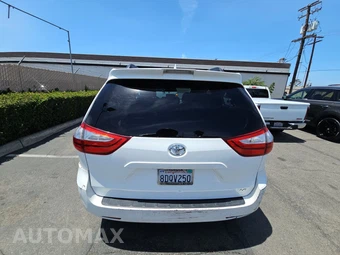 2018 Toyota Sienna LE 8-Passenger 119.3" WB - miniatura 5