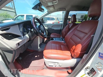 2018 Toyota Sienna LE 8-Passenger 119.3" WB - miniatura 7