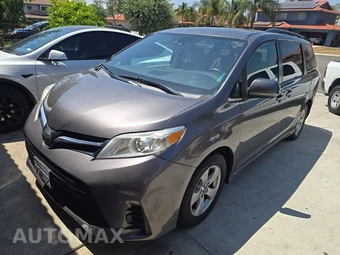 2018 Toyota Sienna LE 8-Passenger 119.3" WB