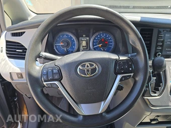 2018 Toyota Sienna LE 8-Passenger 119.3" WB - miniatura 10