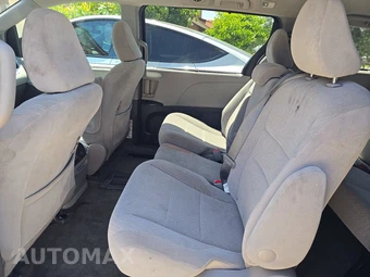 2018 Toyota Sienna LE 8-Passenger 119.3" WB - miniatura 13