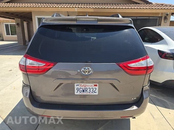2018 Toyota Sienna LE 8-Passenger 119.3" WB - miniatura 5