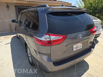 2018 Toyota Sienna LE 8-Passenger 119.3" WB - miniatura 6
