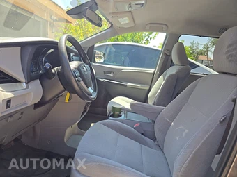 2018 Toyota Sienna LE 8-Passenger 119.3" WB - miniatura 7