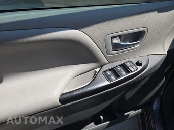 2018 Toyota Sienna LE 8-Passenger 119.3" WB - miniatura 9