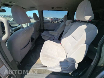 2018 Toyota Sienna LE 8-Passenger 119.3" WB - miniatura 13