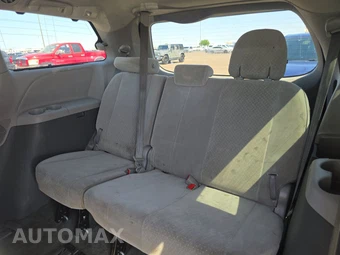 2018 Toyota Sienna LE 8-Passenger 119.3" WB - miniatura 14