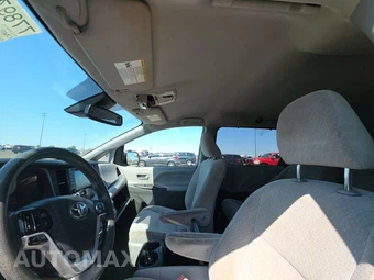 2018 Toyota Sienna LE 8-Passenger 119.3" WB - miniatura 22