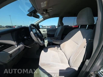 2018 Toyota Sienna LE 8-Passenger 119.3" WB - miniatura 7