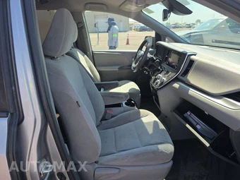 2018 Toyota Sienna LE 8-Passenger 119.3" WB - miniatura 8