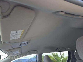 2018 Toyota Sienna LE 8-Passenger 119.3" WB - miniatura 11