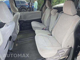 2018 Toyota Sienna LE 8-Passenger 119.3" WB - miniatura 13