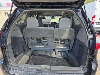 2018 Toyota Sienna LE 8-Passenger 119.3" WB - miniatura 15