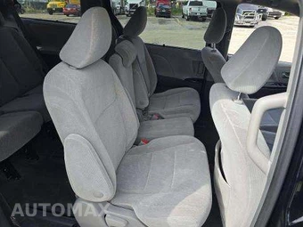 2018 Toyota Sienna LE 8-Passenger 119.3" WB - miniatura 17