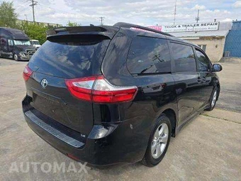 2018 Toyota Sienna LE 8-Passenger 119.3" WB - miniatura 3