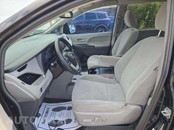 2018 Toyota Sienna LE 8-Passenger 119.3" WB - miniatura 6