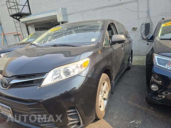 2018 Toyota Sienna LE 8-Passenger 119.3" WB
