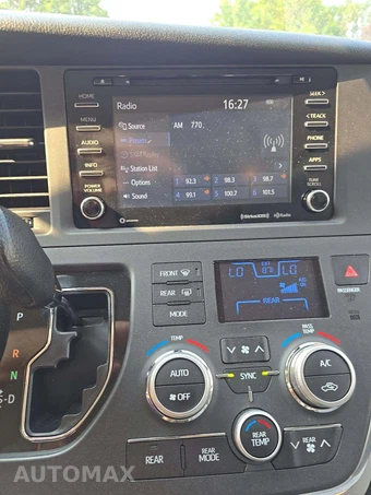 2018 Toyota Sienna LE 8-Passenger 119.3" WB - miniatura 10