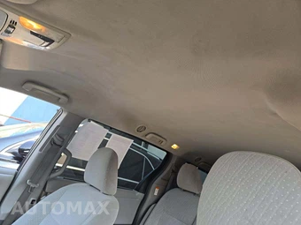 2018 Toyota Sienna LE 8-Passenger 119.3" WB - miniatura 11