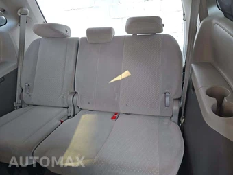 2018 Toyota Sienna LE 8-Passenger 119.3" WB - miniatura 14