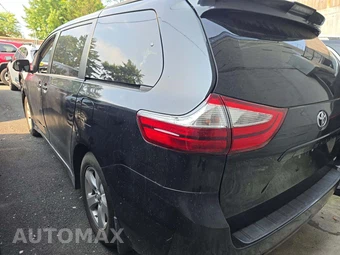 2018 Toyota Sienna LE 8-Passenger 119.3" WB - miniatura 2