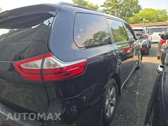 2018 Toyota Sienna LE 8-Passenger 119.3" WB - miniatura 3