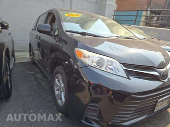 2018 Toyota Sienna LE 8-Passenger 119.3" WB - miniatura 4