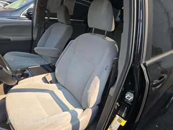 2018 Toyota Sienna LE 8-Passenger 119.3" WB - miniatura 6