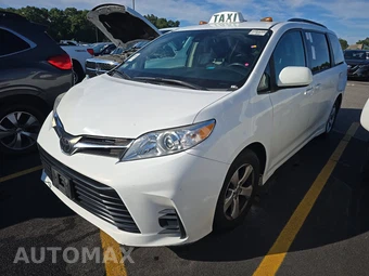 2018 Toyota Sienna LE 8-Passenger 119.3" WB