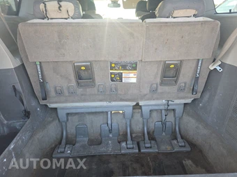 2018 Toyota Sienna LE 8-Passenger 119.3" WB - miniatura 16