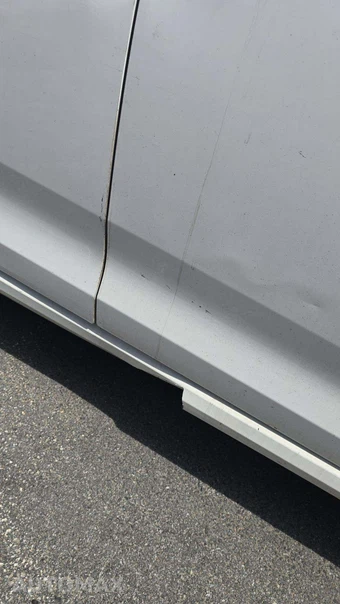 2018 Toyota Sienna LE 8-Passenger 119.3" WB - miniatura 19