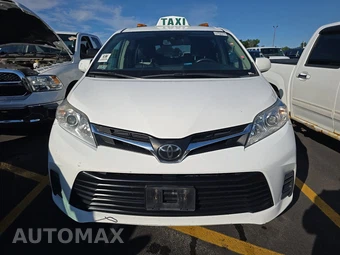 2018 Toyota Sienna LE 8-Passenger 119.3" WB - miniatura 2