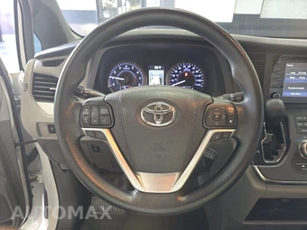 2018 Toyota Sienna LE 8-Passenger 119.3" WB - miniatura 10
