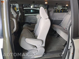 2018 Toyota Sienna LE 8-Passenger 119.3" WB - miniatura 13