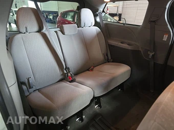 2018 Toyota Sienna LE 8-Passenger 119.3" WB - miniatura 14