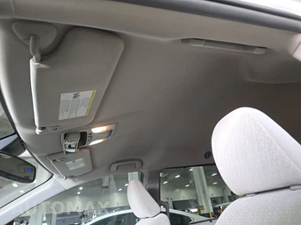 2018 Toyota Sienna LE 8-Passenger 119.3" WB - miniatura 15