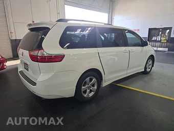 2018 Toyota Sienna LE 8-Passenger 119.3" WB - miniatura 4