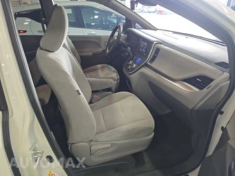 2018 Toyota Sienna LE 8-Passenger 119.3" WB - miniatura 8
