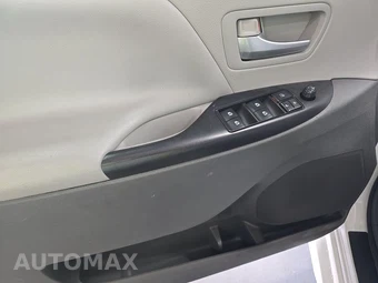 2018 Toyota Sienna LE 8-Passenger 119.3" WB - miniatura 9