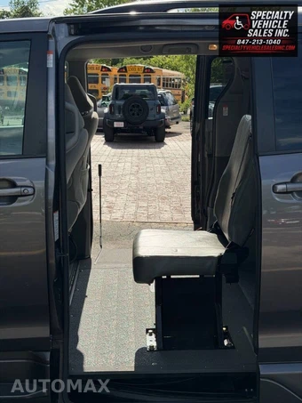 2018 Toyota Sienna LE 8-Passenger 119.3" WB - miniatura 13