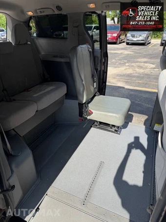 2018 Toyota Sienna LE 8-Passenger 119.3" WB - miniatura 14