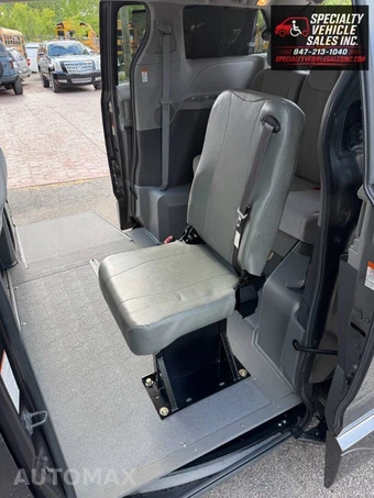 2018 Toyota Sienna LE 8-Passenger 119.3" WB - miniatura 16