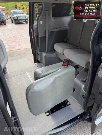 2018 Toyota Sienna LE 8-Passenger 119.3" WB - miniatura 18