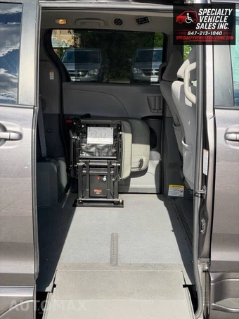 2018 Toyota Sienna LE 8-Passenger 119.3" WB - miniatura 19