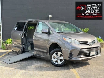 2018 Toyota Sienna LE 8-Passenger 119.3" WB - miniatura 2