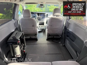 2018 Toyota Sienna LE 8-Passenger 119.3" WB - miniatura 25