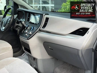 2018 Toyota Sienna LE 8-Passenger 119.3" WB - miniatura 37