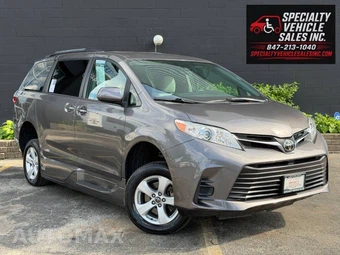 2018 Toyota Sienna LE 8-Passenger 119.3" WB - miniatura 4