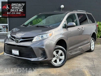 2018 Toyota Sienna LE 8-Passenger 119.3" WB - miniatura 5