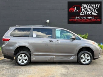 2018 Toyota Sienna LE 8-Passenger 119.3" WB - miniatura 6
